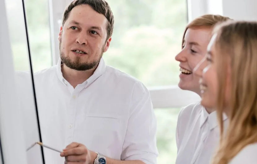 Generisches Motiv Schnittstellen Entwicklung Team